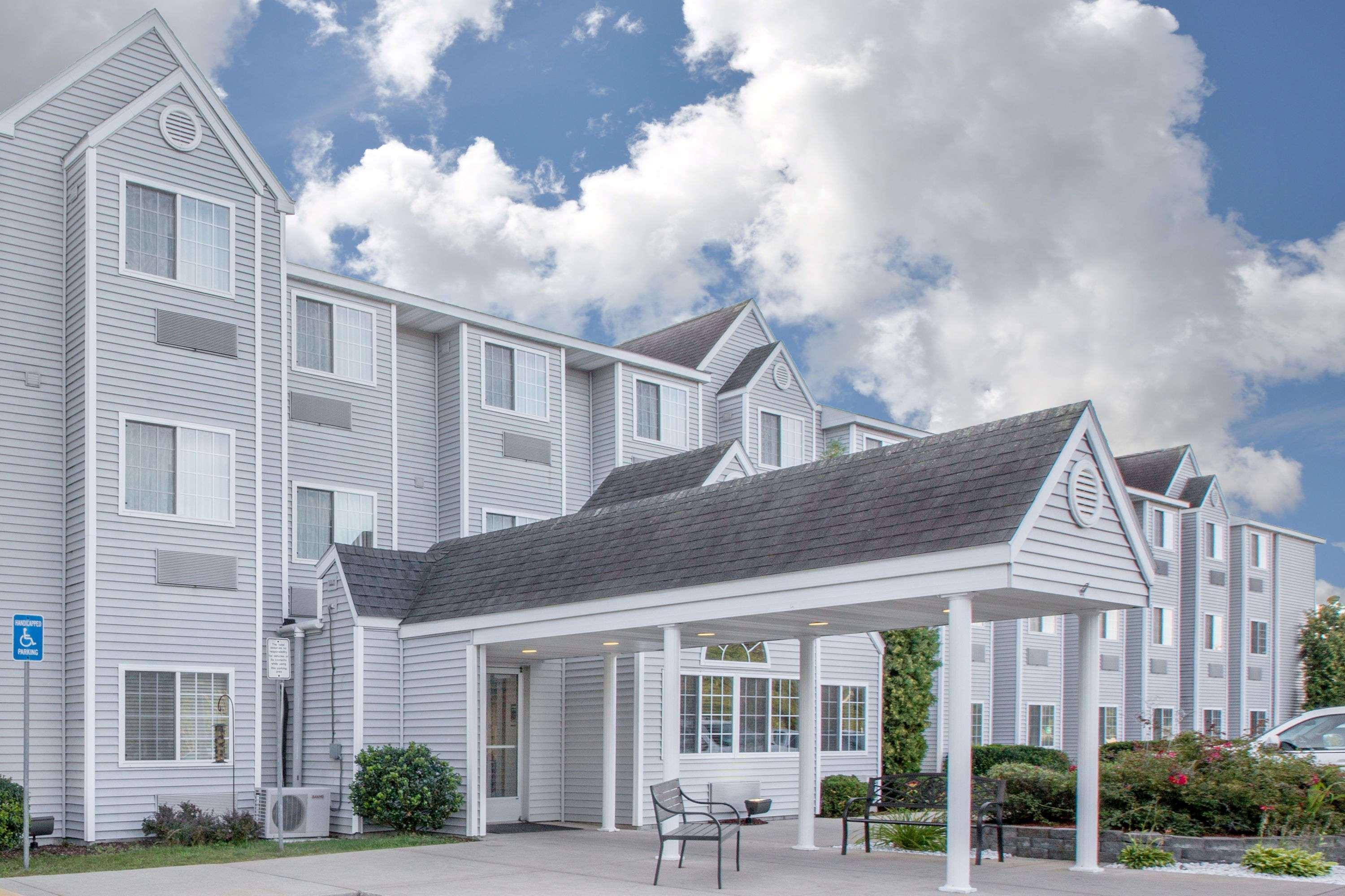 Microtel Inn&Suites Manistee Exterior foto