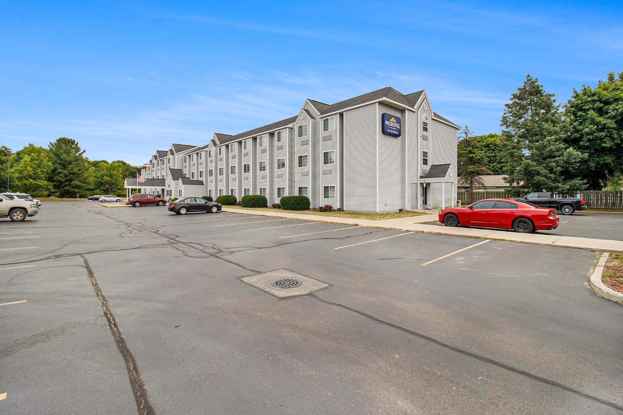 Microtel Inn&Suites Manistee Exterior foto