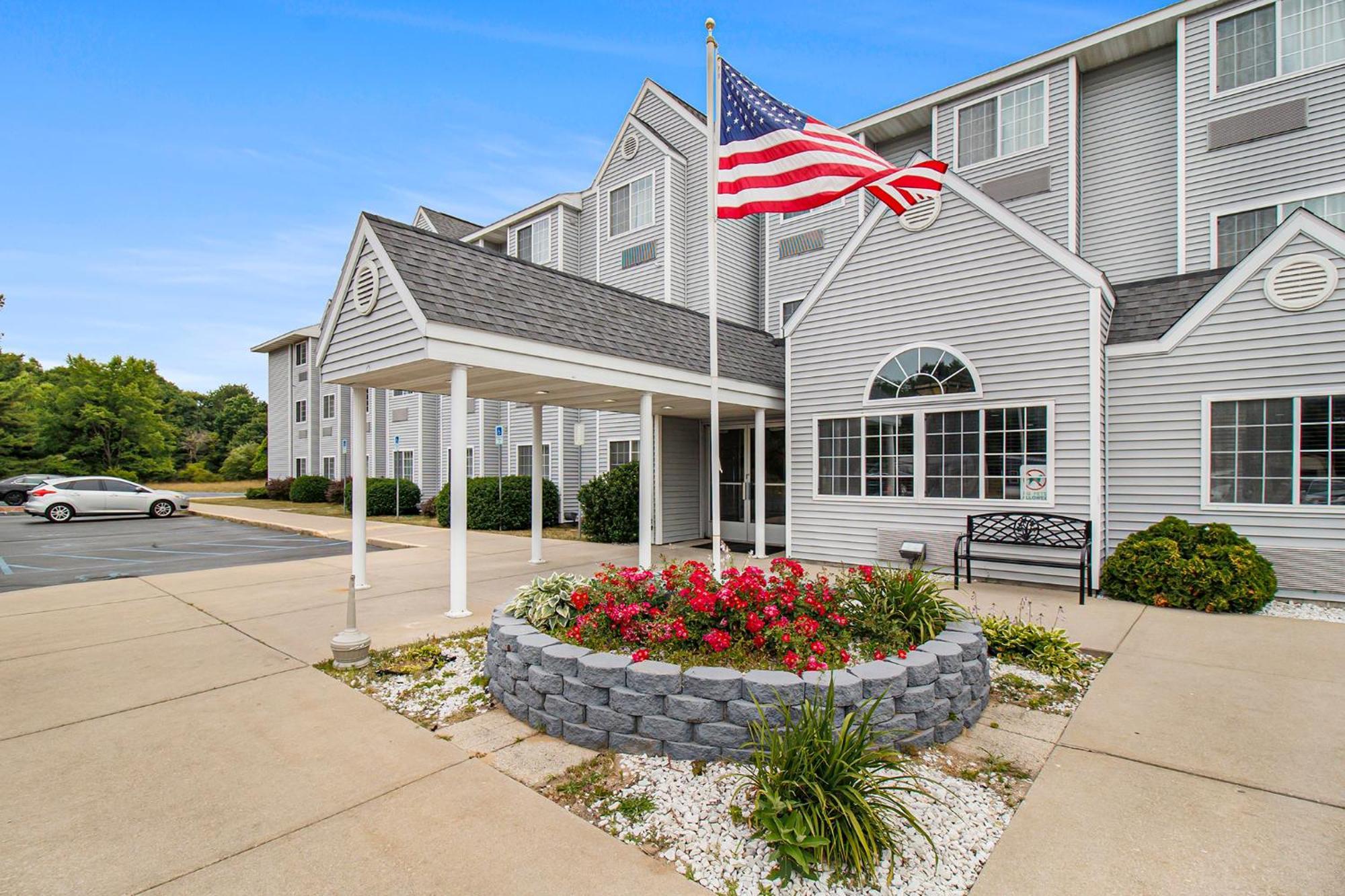 Microtel Inn&Suites Manistee Exterior foto